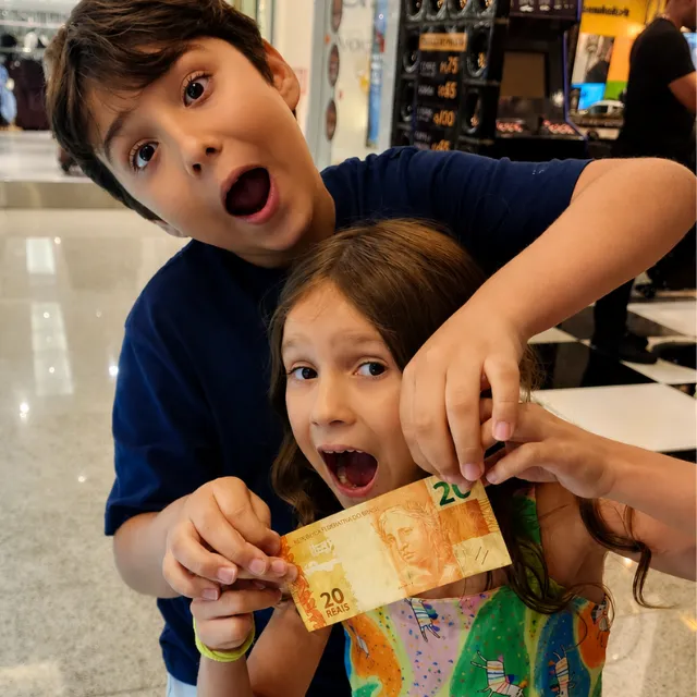 Dei R$20 para cada filho meu no shopping e o que aconteceu me fez pensar!