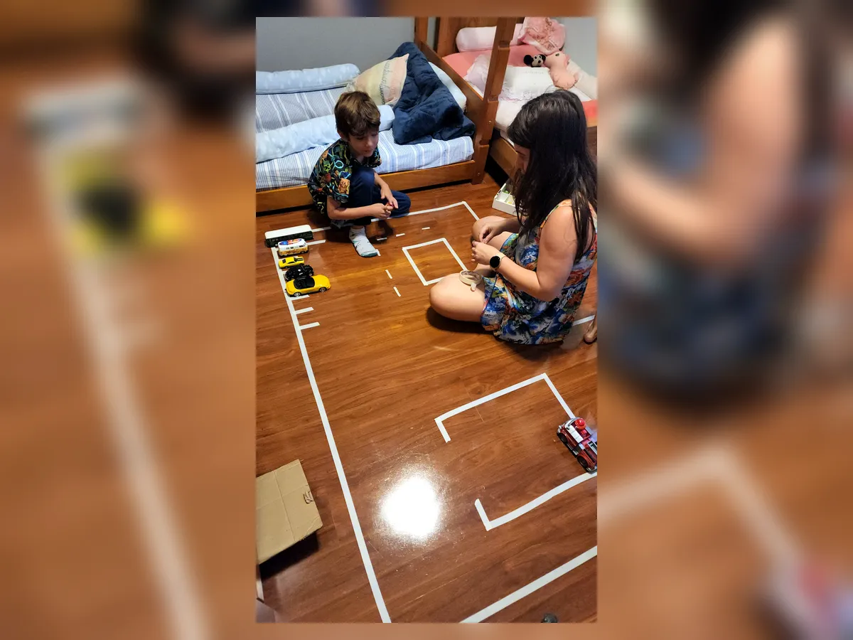 Pista de Carrinho com Fita Crepe