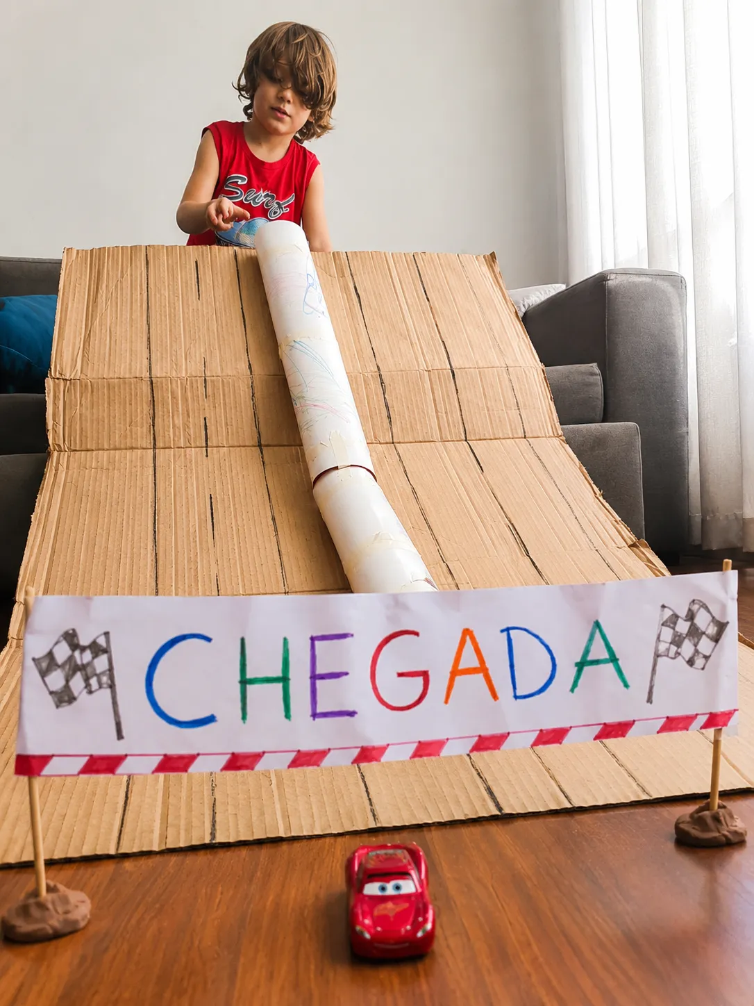 Corrida na Pista de Papelão
