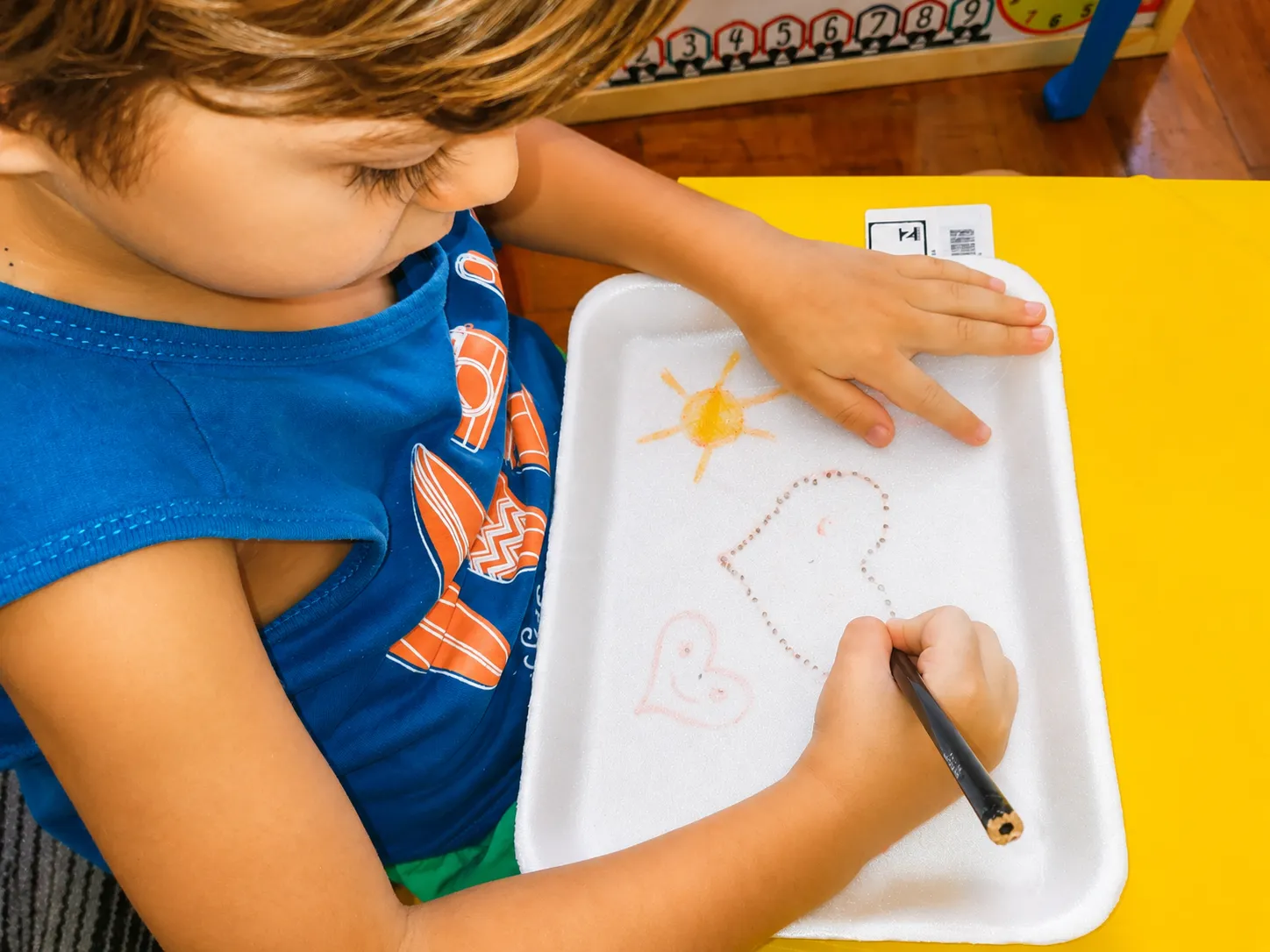 Perfurando Desenhos no Isopor
